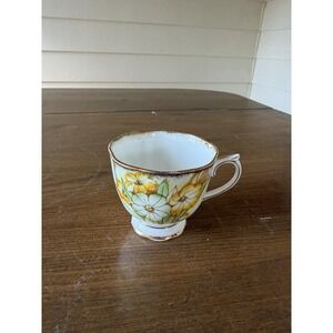 Vintage Royal Albert Petunia Teacup Bone China England 1940s